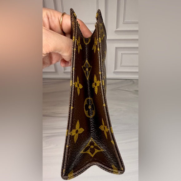 Louis Vuitton Monogram Travel Toiletry Pouch | LV Cosmetic Case - Picture 3 of 9